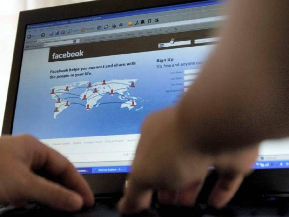 'Amigo' en Facebook le roba ahorros a una anciana