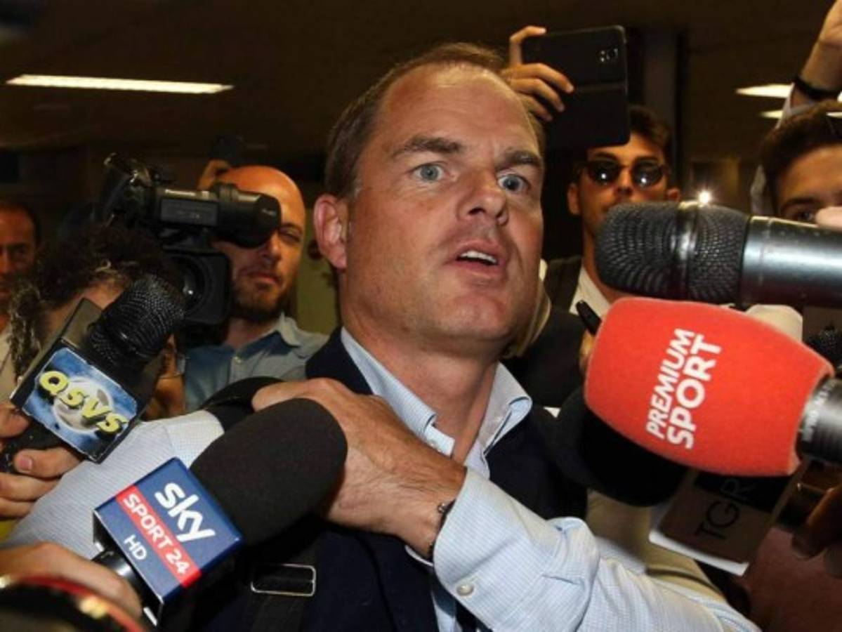 El holandés Frank de Boer, 'feliz' a su llegada a Milán para firmar con el Inter