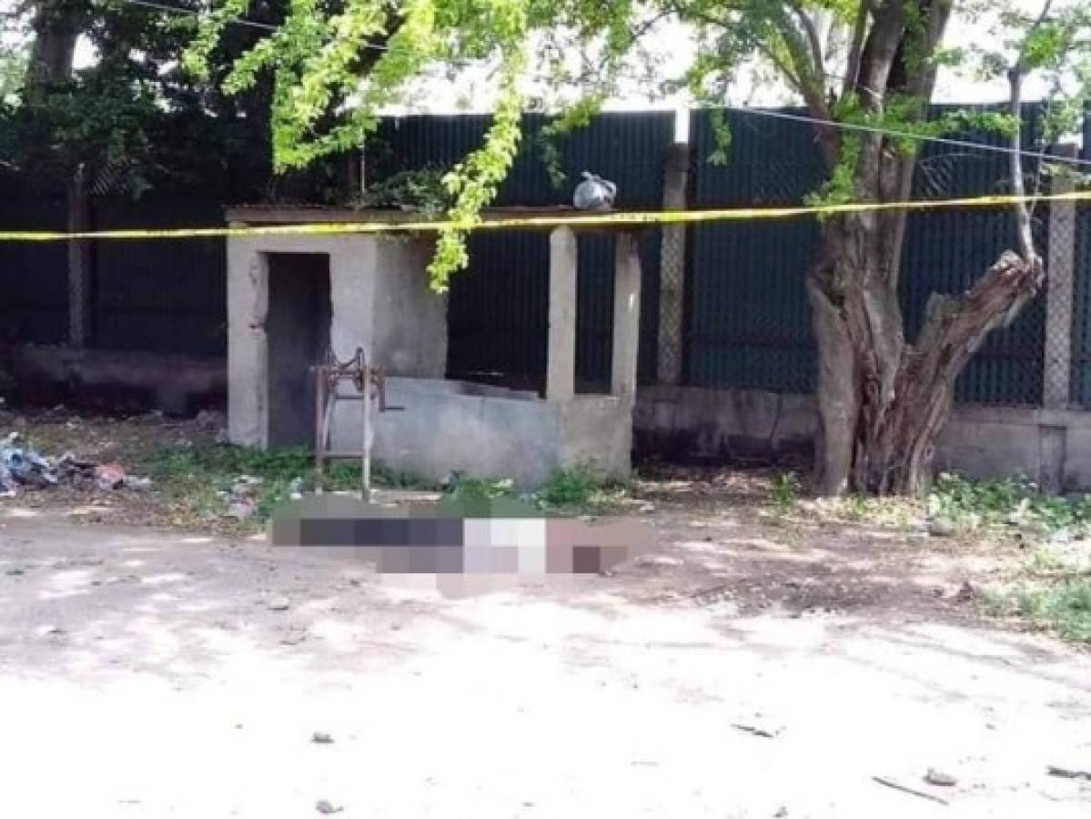 Uno de los cuerpos de las víctimas asesinadas en Ajuterique, Comayagua.