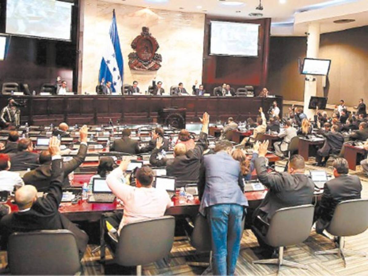 Diputados revisan si convenio afecta la Constitución