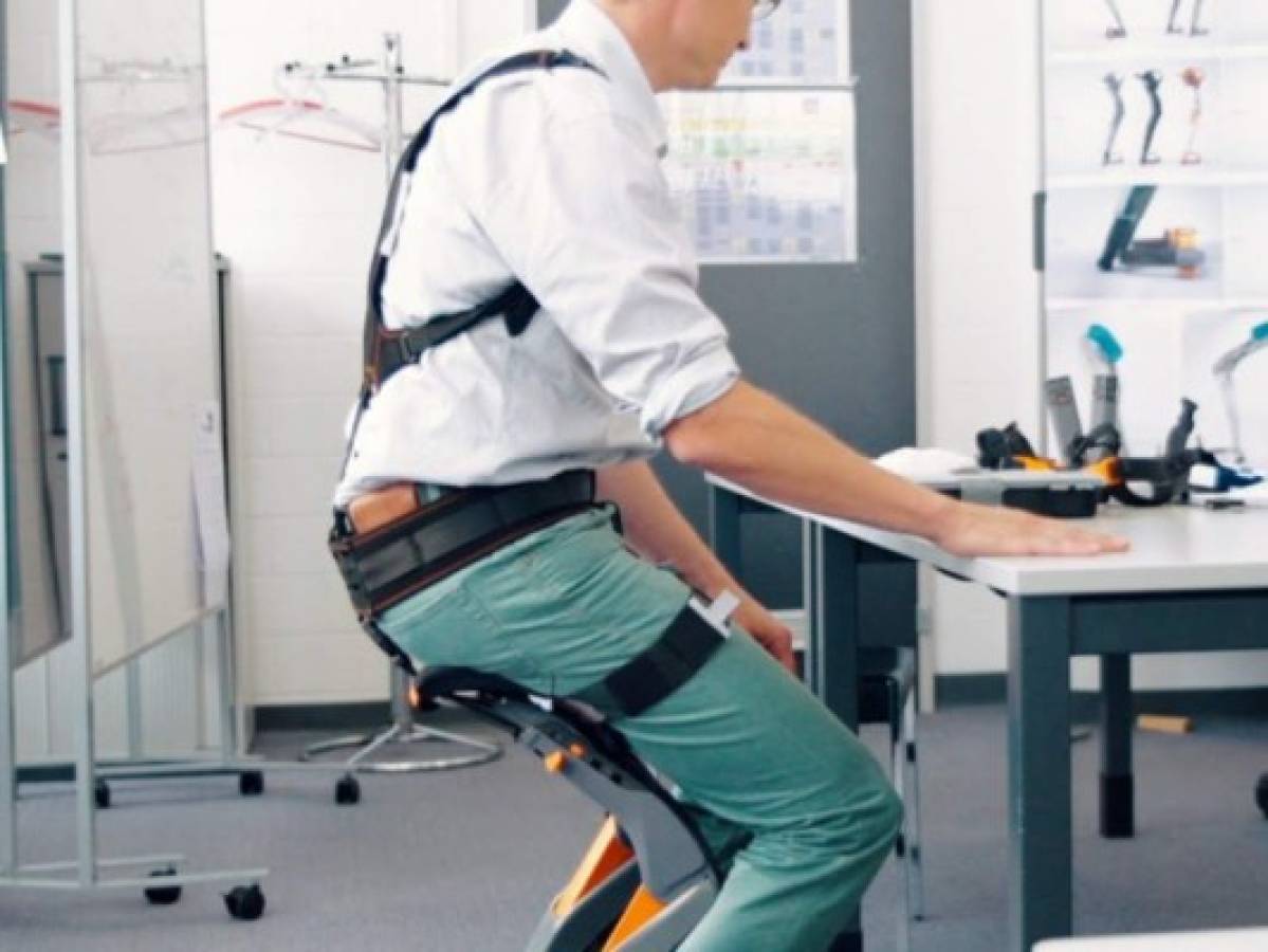 Chairless Chair, la nueva silla tecnológica que facilitará la jornada de trabajo