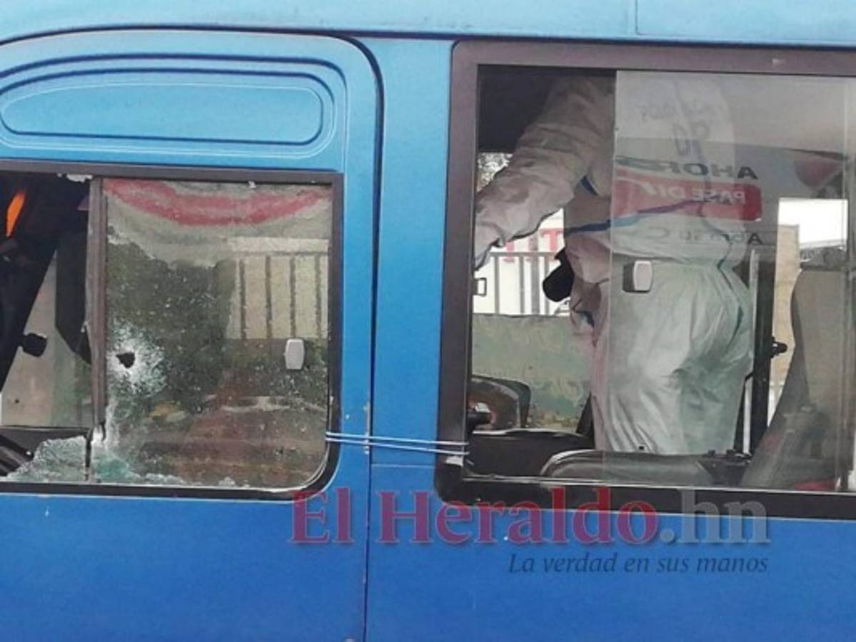 Frente a policías acribillan a conductor de rapidito en la capital