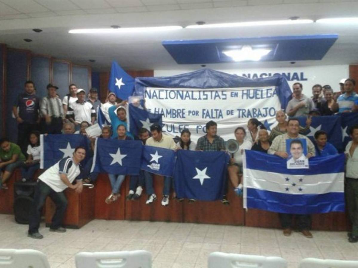 Activistas realizan huelga de hambre en la Presidencial 