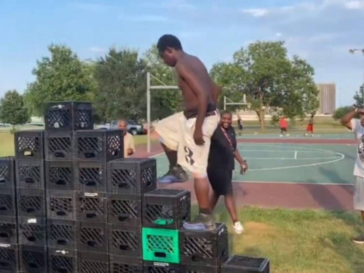 Advierten riesgos que trae el reto de las cajas de leche, la nueva tendencia en TikTok