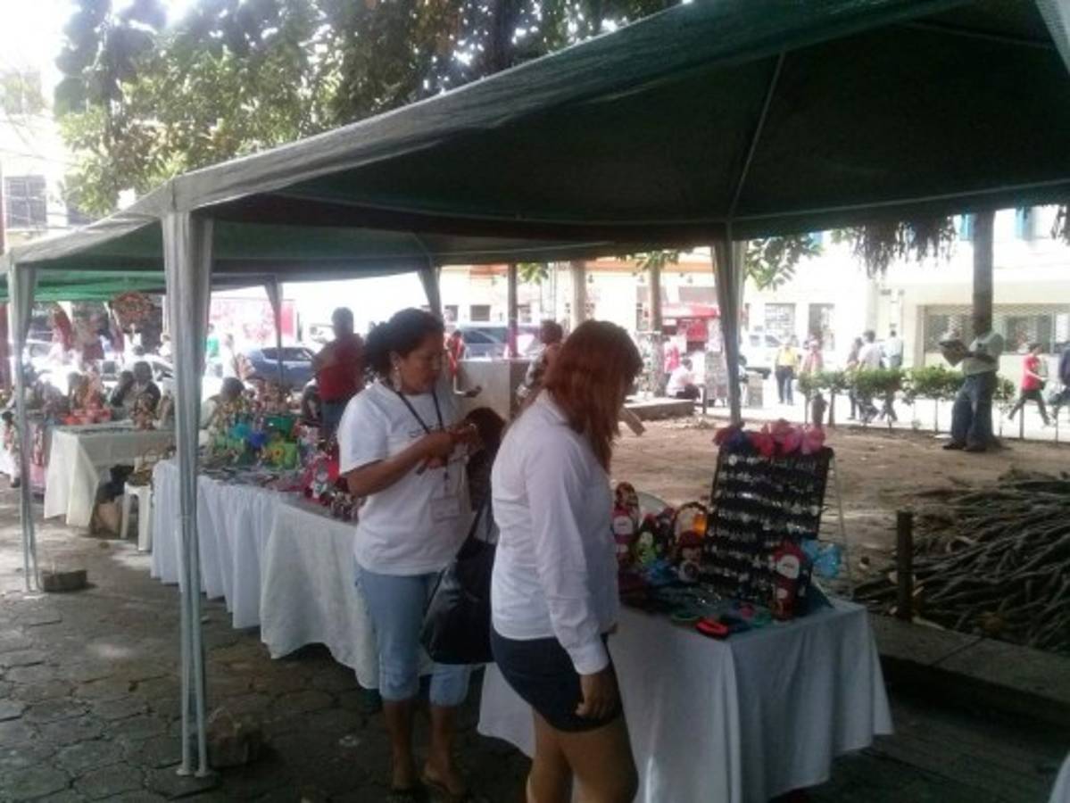 Microempresarios realizan feria en la capital hondureña