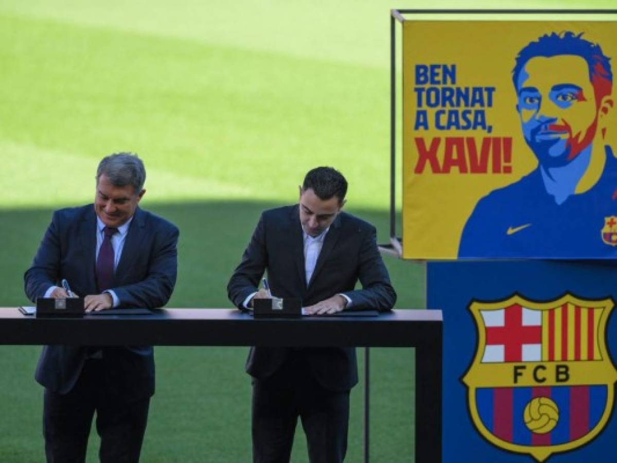 ¿Cuántos años durará el contrato que Xavi Hernández firmó con Barcelona?