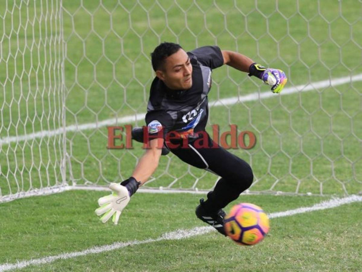 Lobos de la UPNFM y Olimpia empataron 2-2 en la ida del repechaje