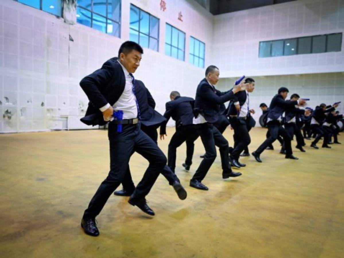 Listos para servir a ricos patrones, el curioso entrenamiento de guardaespaldas en China