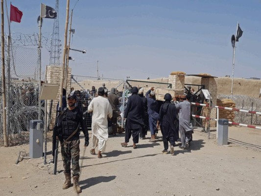 Siete muertos tras pánico colectivo en aeropuerto de Kabul, Afganistán