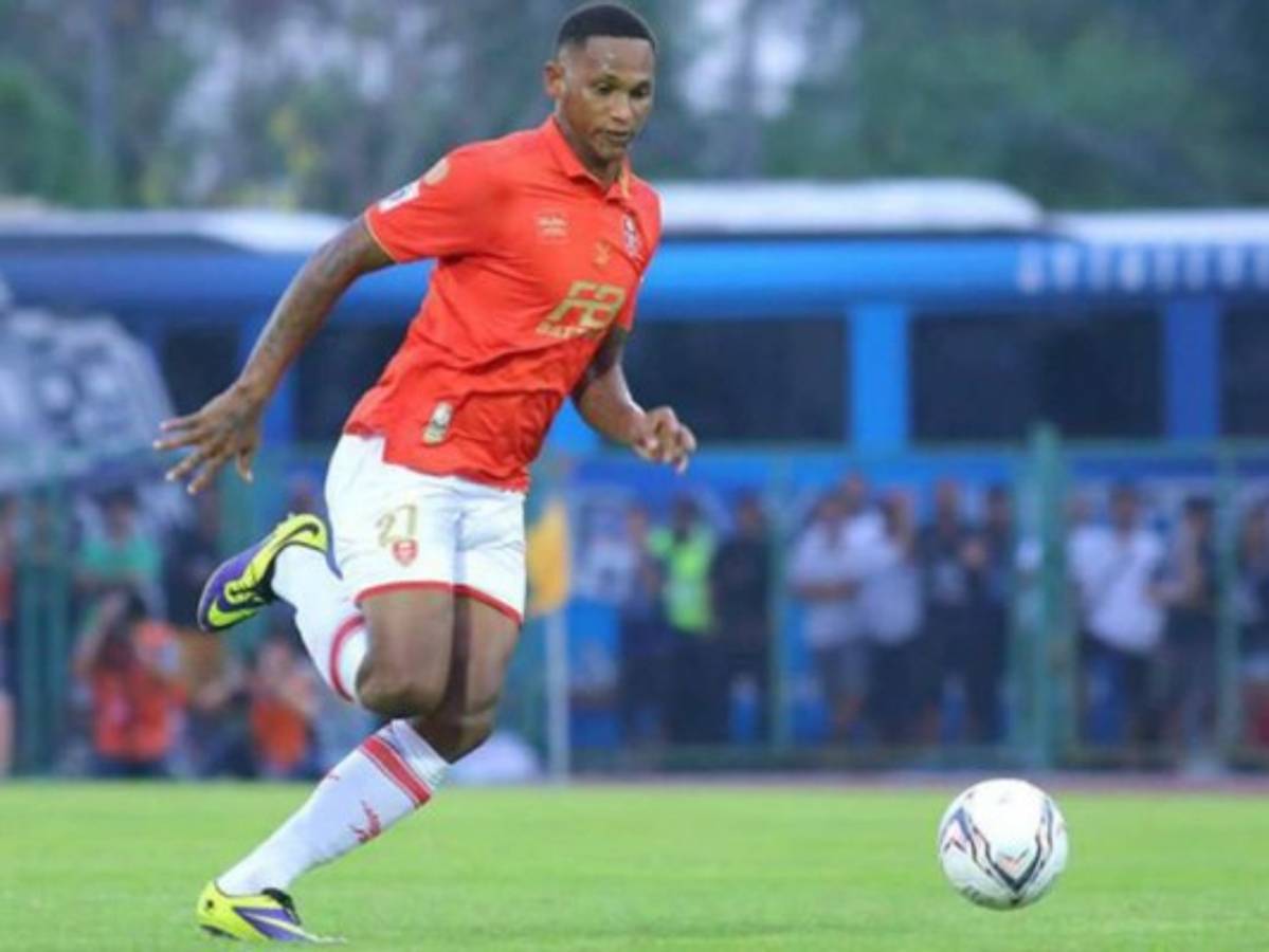 Futbolistas hondureños, perdidos de la élite, saltan a ligas emergentes