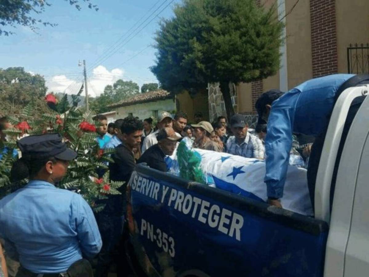 Con honores sepultan a policía que fue asesinado al intentar detener un asalto