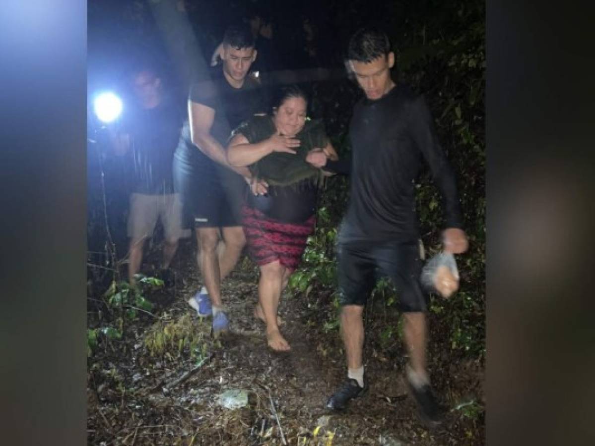 Rescatan a familia atrapada por crecida del río Cangrejal en La Ceiba