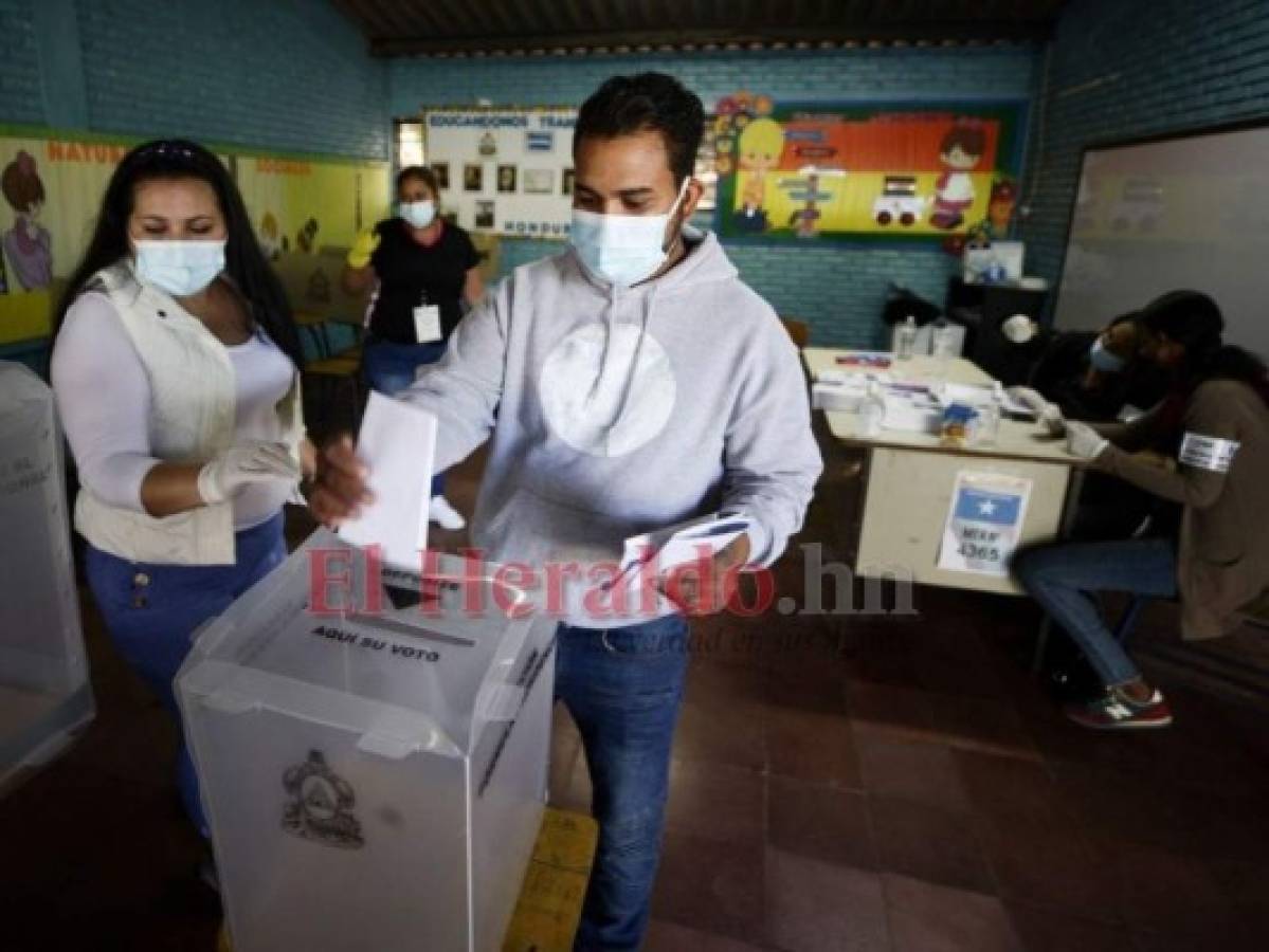 Con mascarillas y medidas de bioseguridad se desarrollan atípicas elecciones primarias (Fotos)