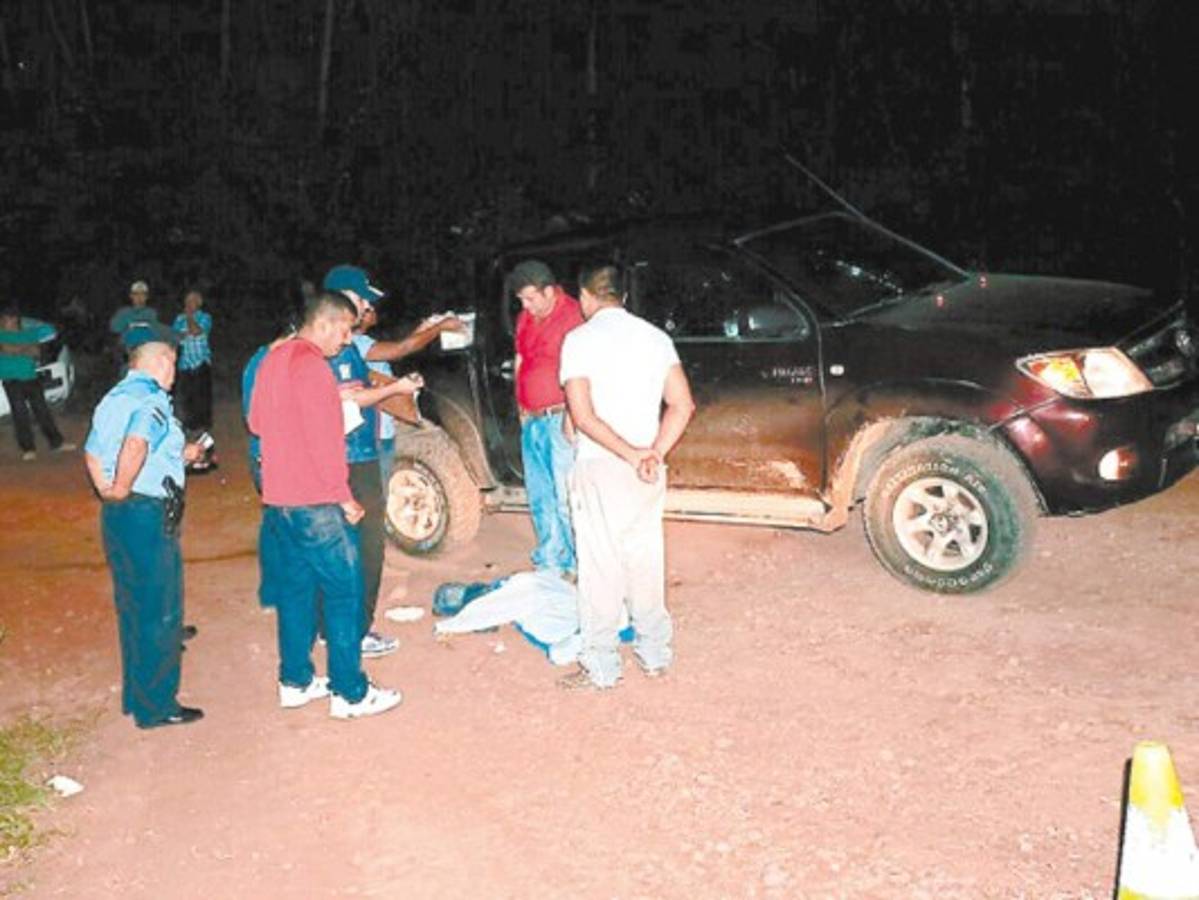 Un niño de ocho años muere en ataque con AK-47 contra su padre