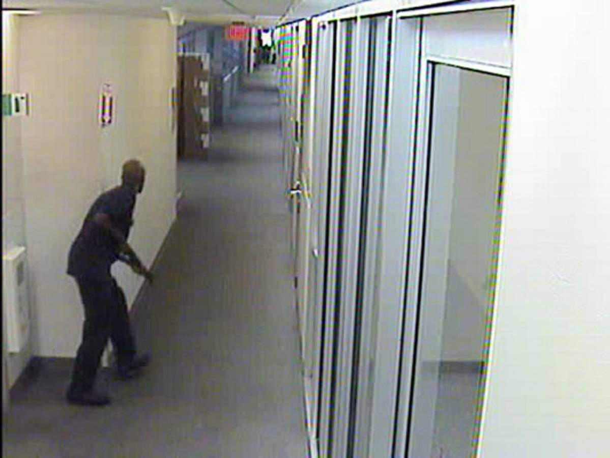 Video: Atacante armado entra a naval de Washington