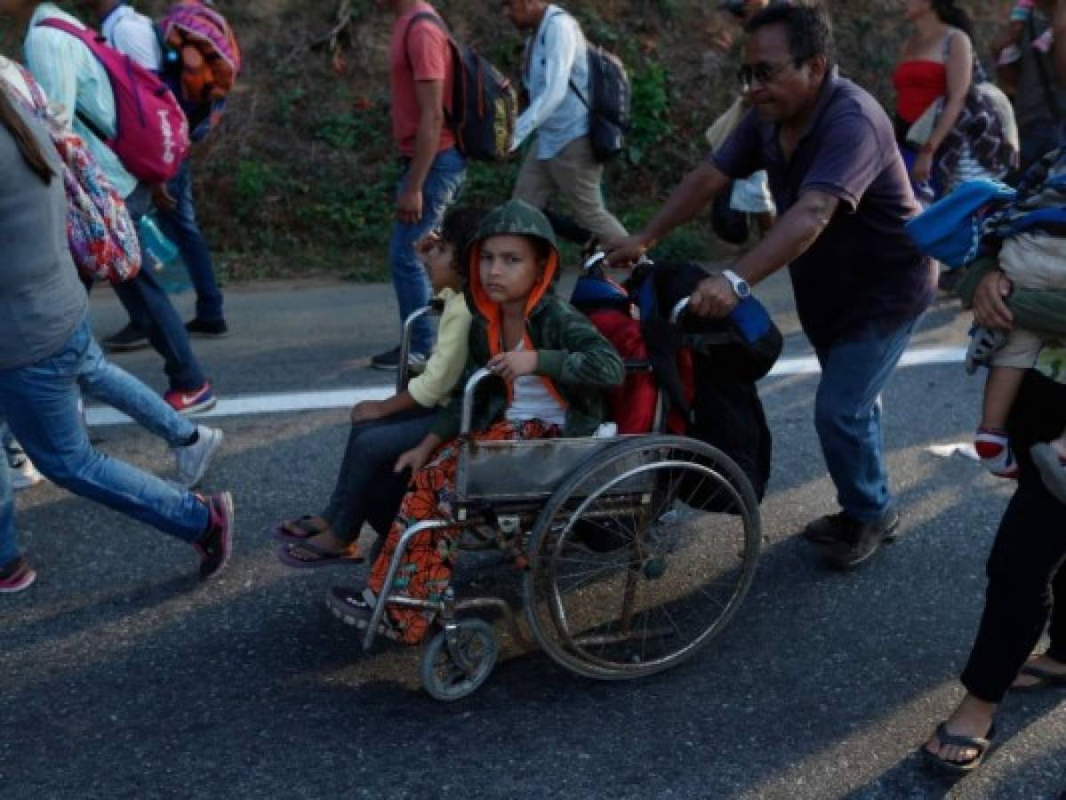 Al menos 1,300 migrantes se fugan de estación migratoria en Tapachula, México