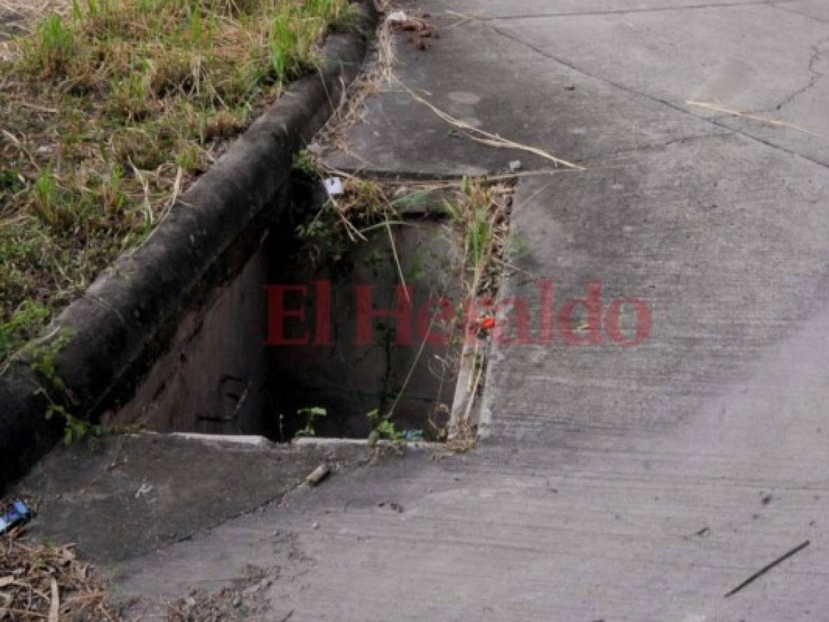 Sin tapadera permanece un tragante en la residencial San Juan de la capital de Honduras