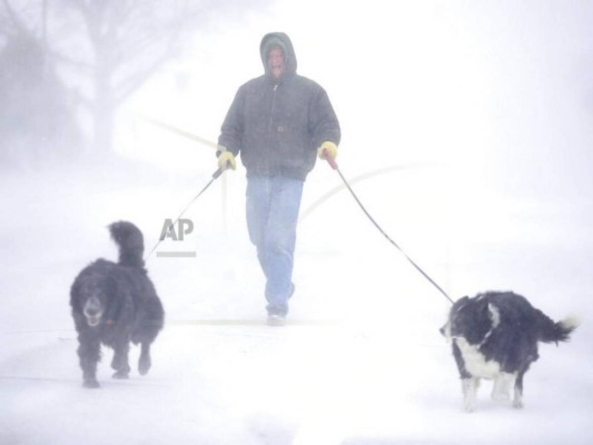 Tormenta invernal causa estragos en oeste de EEUU 