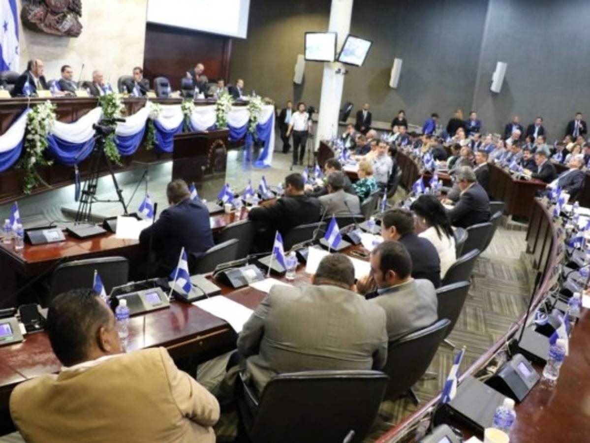 Dictámenes también permanecen en rezago en el Congreso Nacional