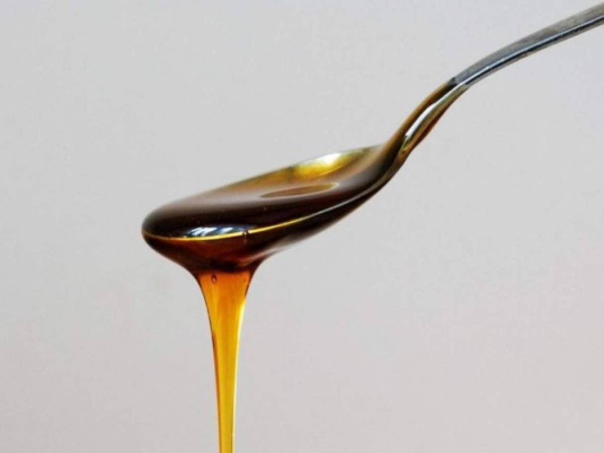 La miel hidrata, aromatiza y endulce. Además es uno de los productos más utilizados como remedio casero. Foto: Pixabay