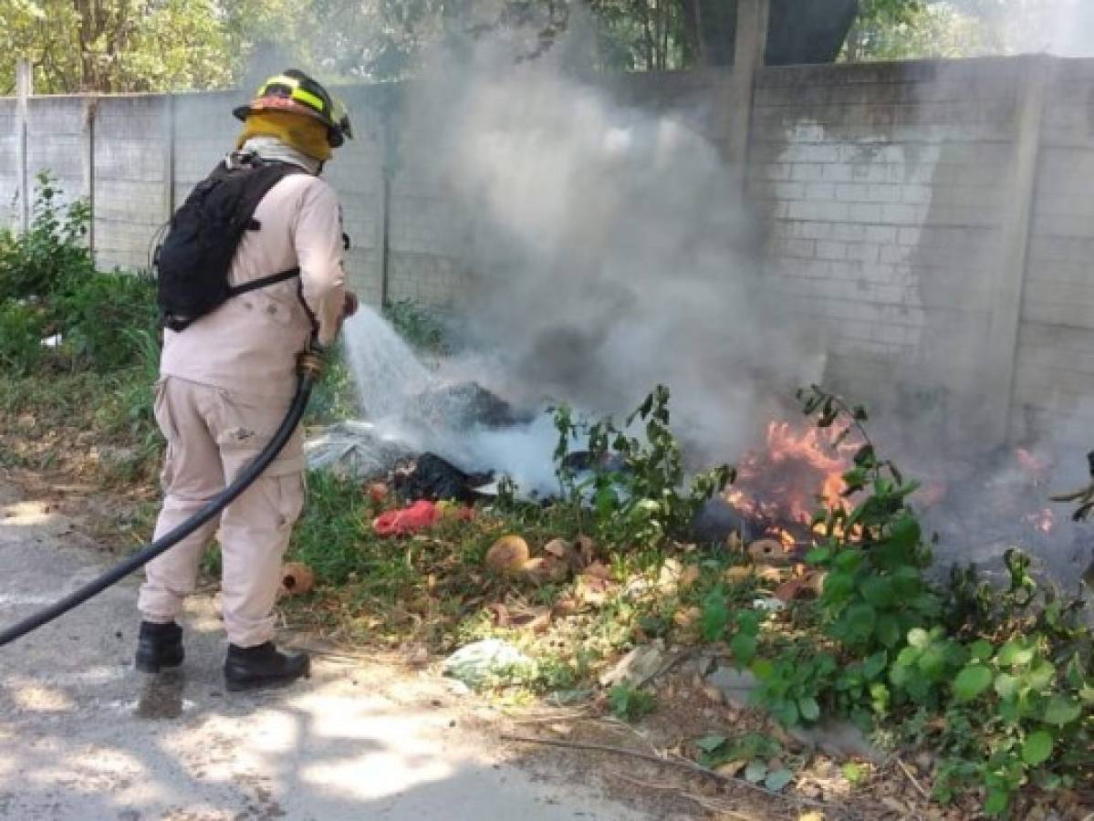 ¡Dantesco! Hallan cadáver en medio de incendio de zacatera en San Pedro Sula