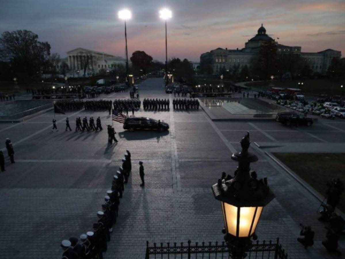 WASHINGTON, DC - DECEMBER 03: The hearse carrying the casket of former U.S. President George H.W. Bush arrives at the U.S Capitol on December 03, 2018 in Washington, DC. A state funeral for former U.S. President Bush will be held in Washington over the next three days, beginning with him lying in state in the Rotunda of the U.S. Capitol until Wednesday morning. Win McNamee - Pool/Getty Images/AFP== FOR NEWSPAPERS, INTERNET, TELCOS & TELEVISION USE ONLY ==