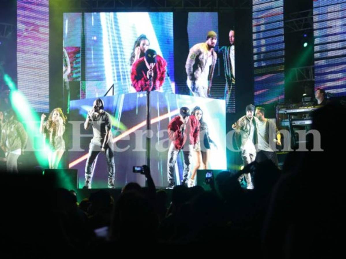 Chino y Nacho dejaron miles de suspiros en Honduras