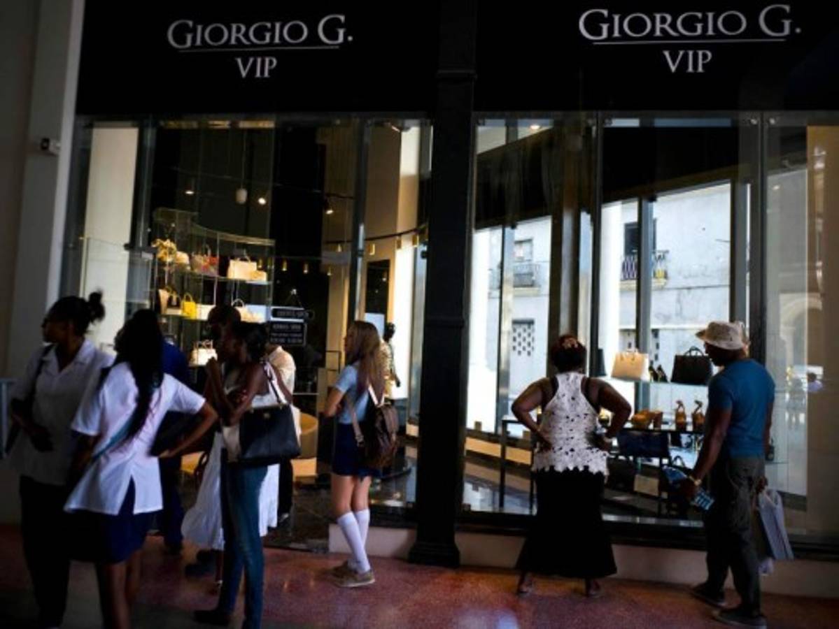 Lacoste, Mont Blanc... Cuba tiene su primer mall de lujo, ¿es esta su entrada al capitalismo?