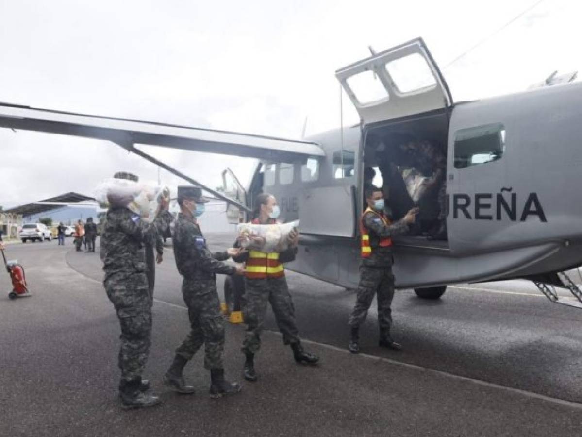 Fuerza Aérea traslada más de 300 raciones de alimento a damnificados en La Mosquitia