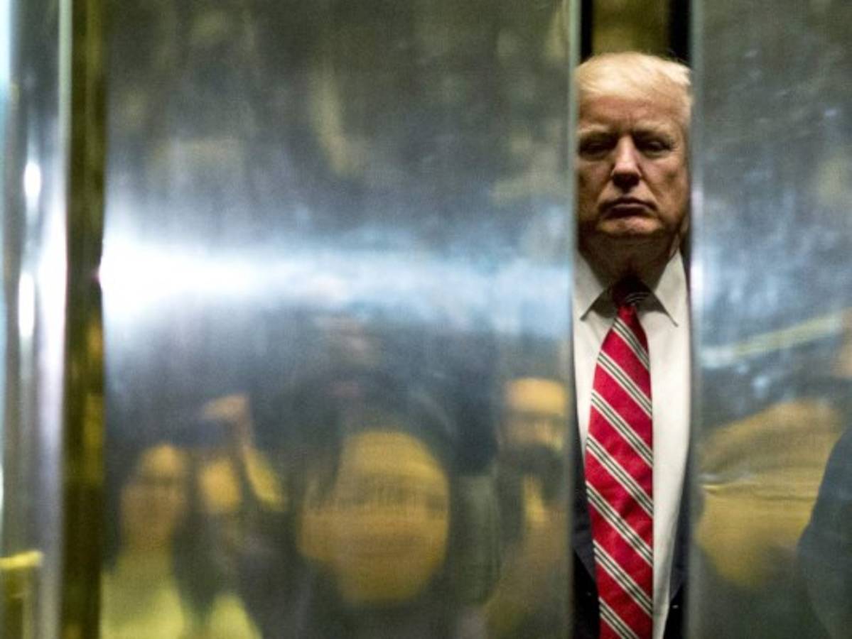 Trump dice que Biden 'se apresura a posar falsamente' como ganador