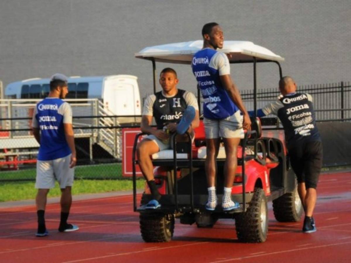 ¡Cómo niños! Futbolistas de Honduras juegan con 'carritos' en Houston  