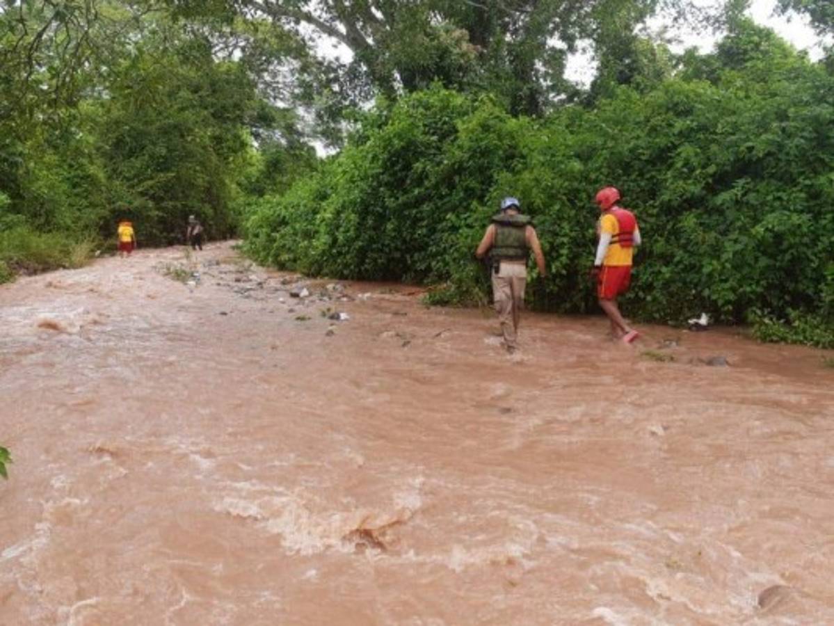Buscan a anciano que fue arrastrado por el río Zicaragua en Ajuterique