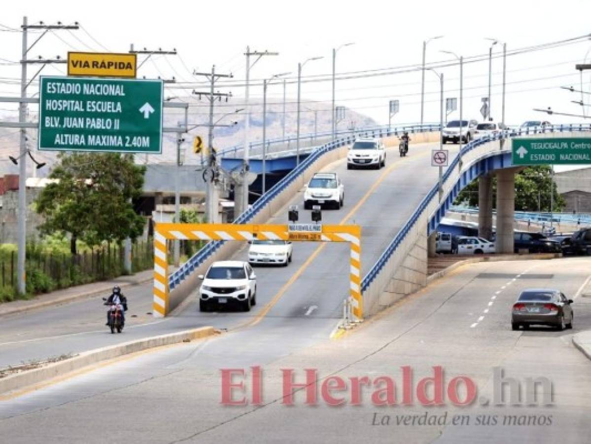 Se tiene contemplado realizar una ampliación del puente de la colonia El Prado-Humuya para aliviar el congestionamiento en el sector del Estadio Nacional. Foto: El Heraldo