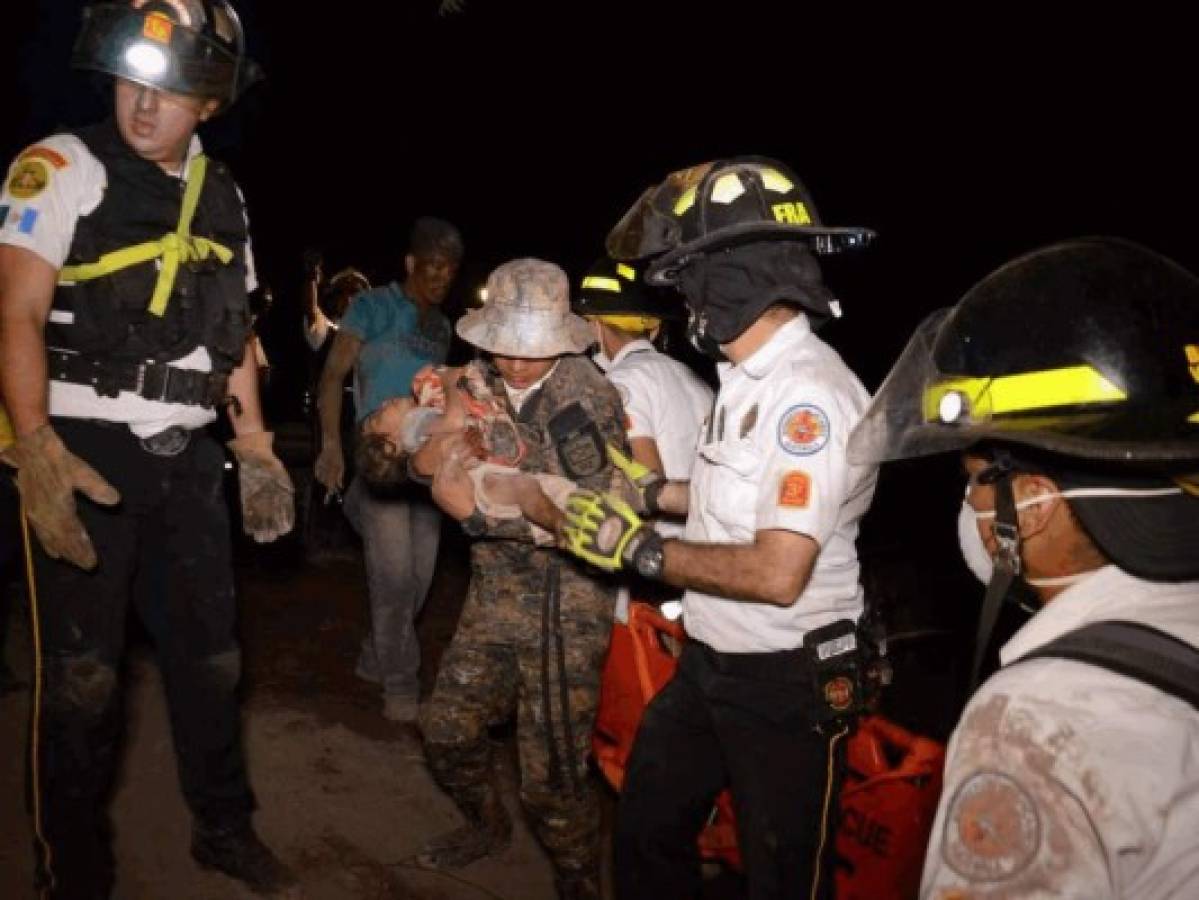 Niña quemada por erupción del volcán en Guatemala muere en hospital de EE UU