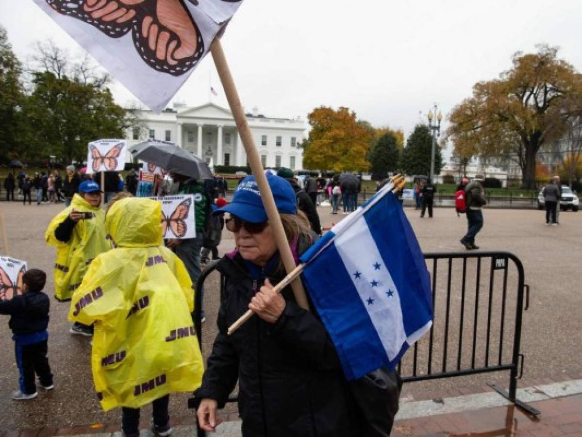 Centroamericanos concluyen travesía de protestas por TPS ante la Casa Blanca