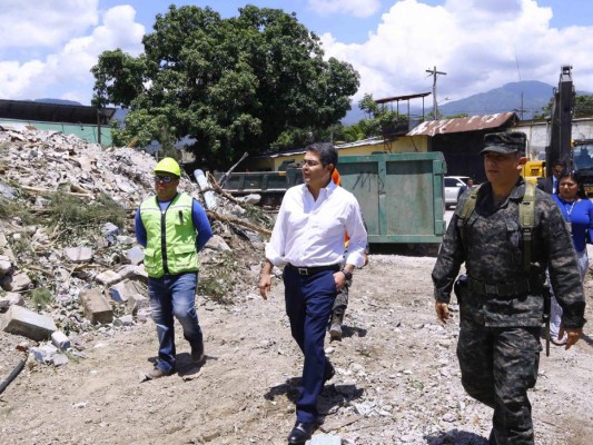 JOH supervisa trabajos en antiguo penal de San Pedro Sula