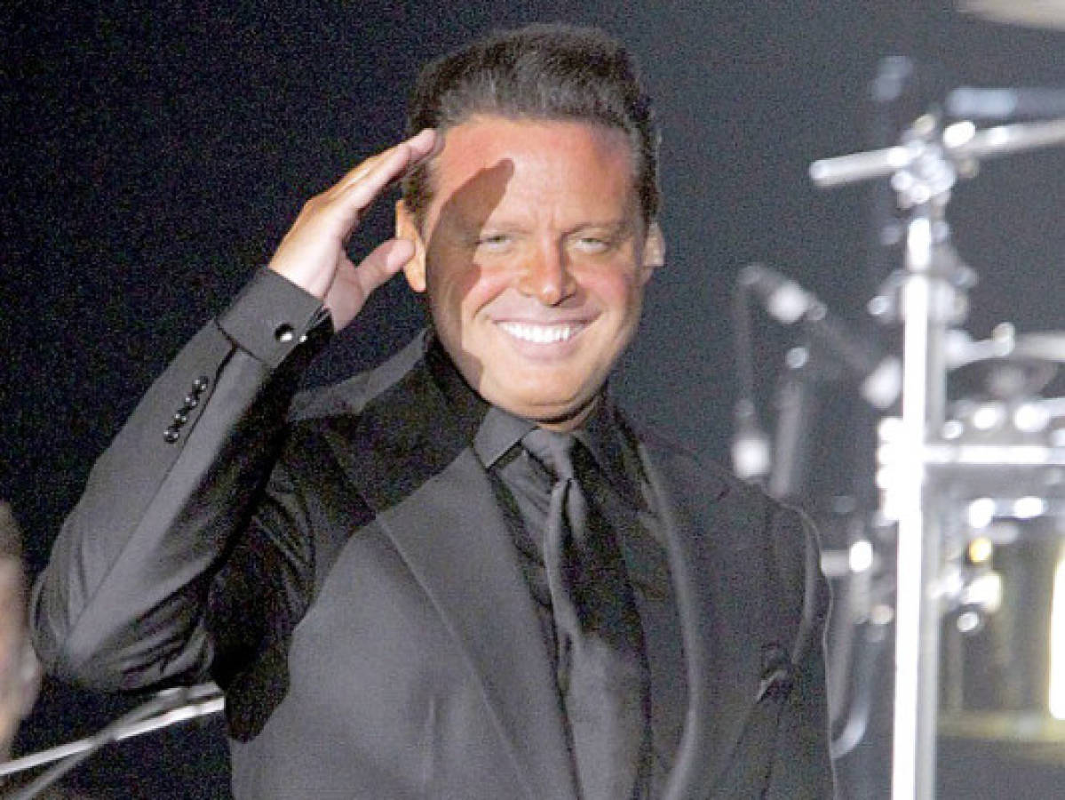 Luis Miguel es 'alcalde' por un día en Texas