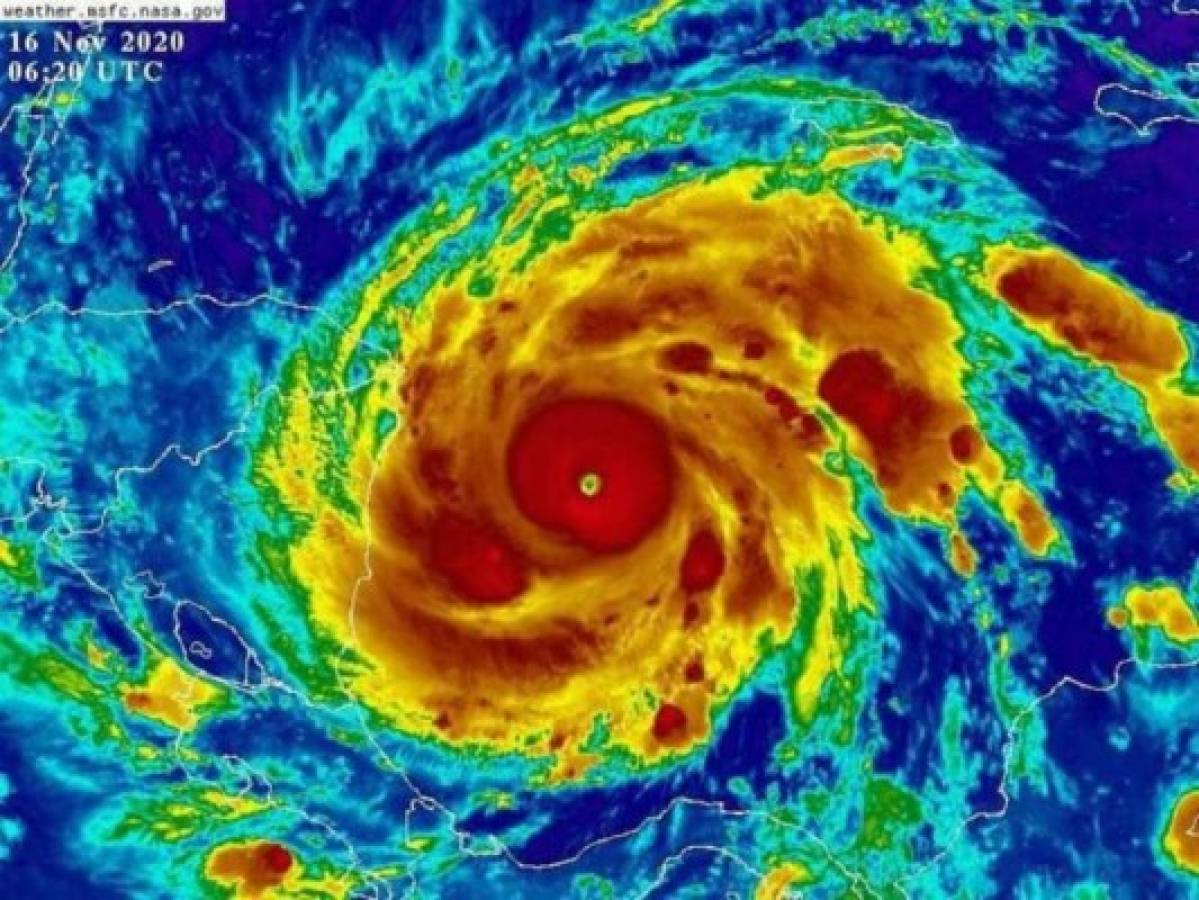 Iota se fortalece a un poderoso huracán de categoría 4; podría incrementar