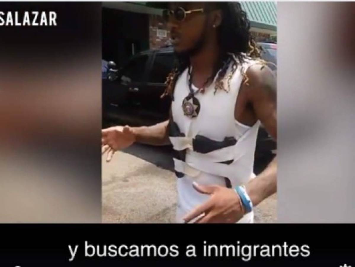 En el video, compartido en la página de Facebook de la abogada Jessica Domínguez -experta en temas de inmigración-, se observa cómo el hombre es encarado y al consultarle sobre lo que estaba pasando y si él era un agente de inmigración, este respondió que no, que el pertenecía a una casa de fianza.