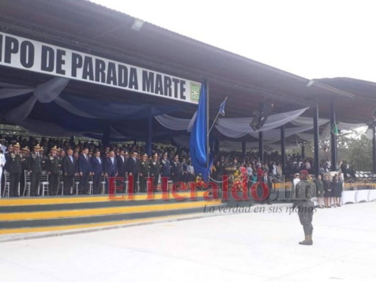 Presidente Hernández preside ceremonia de ascensos de las Fuerzas Armadas