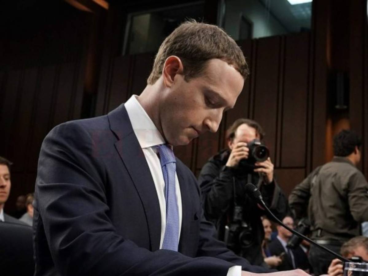 Zuckerberg resuelve fallas y abusos de Facebook con un simple 'Lo siento'