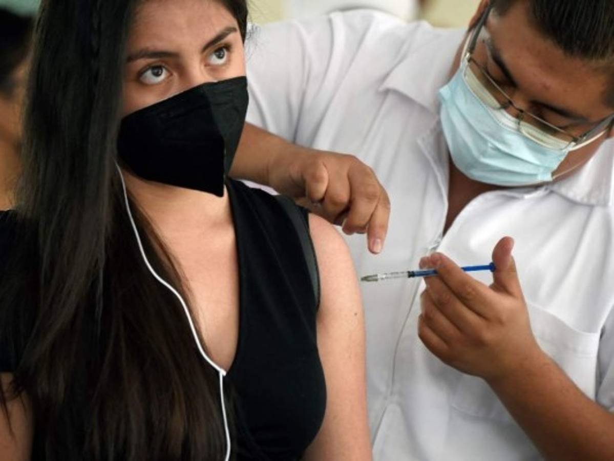 Bolivia reanuda aplicación de segunda dosis de Sputnik V tras entrega de Rusia