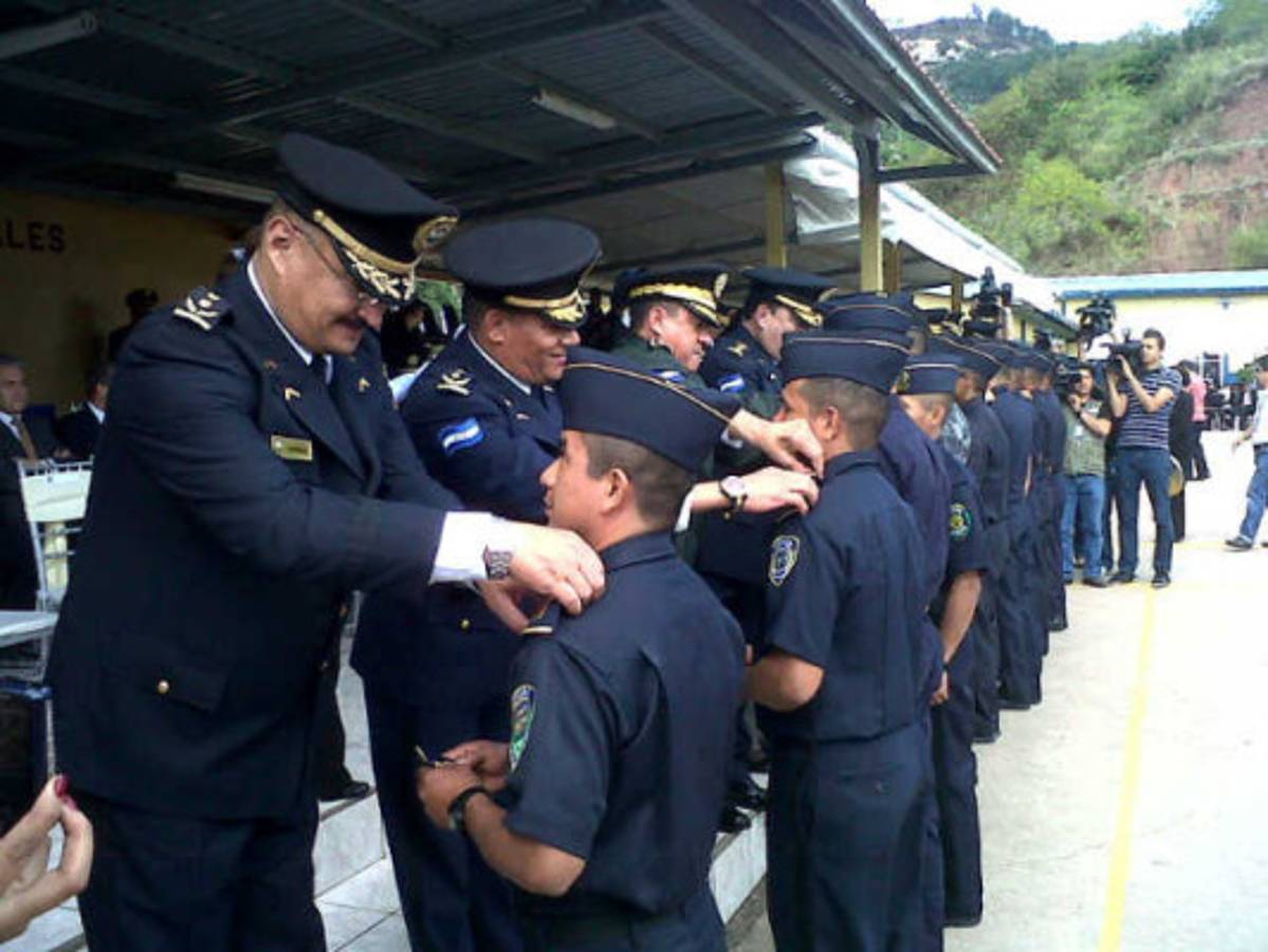 Ascensos y condecoraciones en 130 aniversario de la Policía Nacional de Honduras