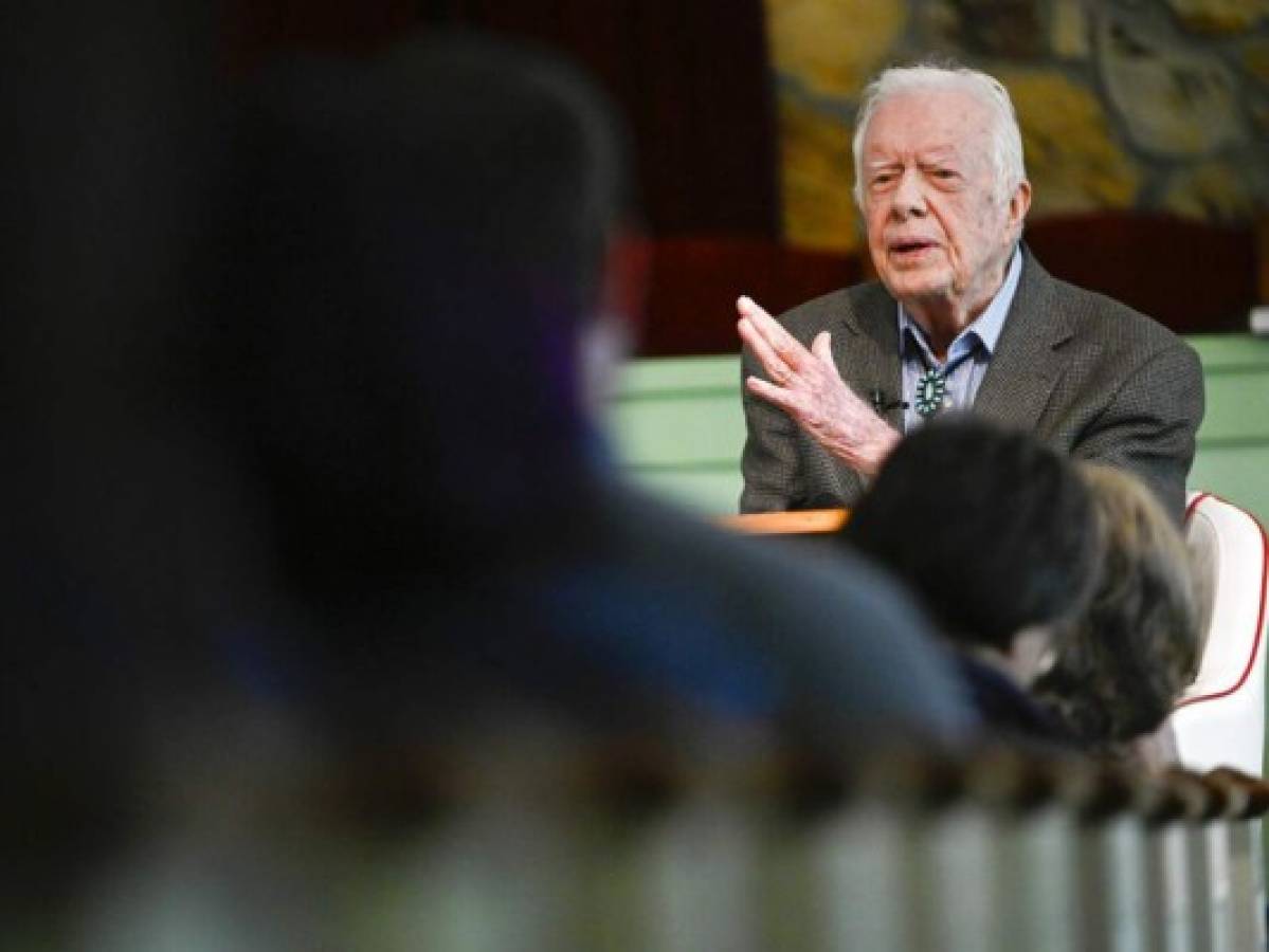 Dan de alta al expresidente Carter tras cirugía craneal 