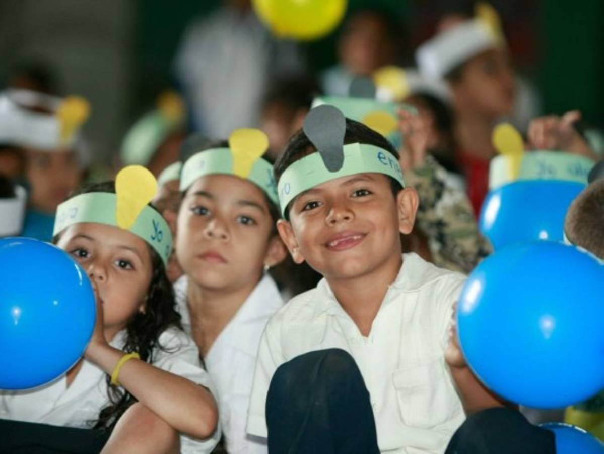 Estudiantes de 10 CEB preparan proyectos para ahorrar energía en la capital