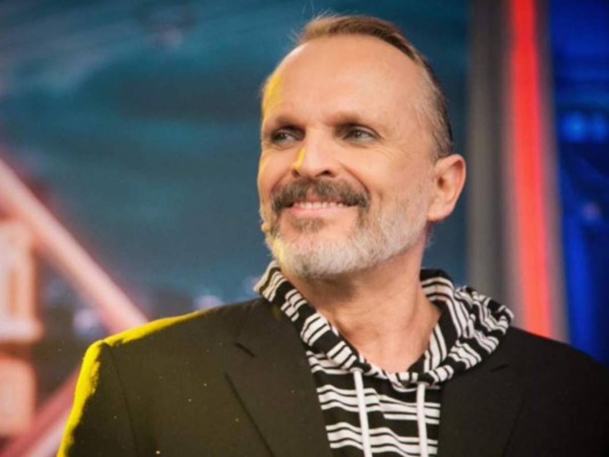 Para detener a un extorsionador, Miguel Bosé muestra el rostro de sus hijos por primera vez