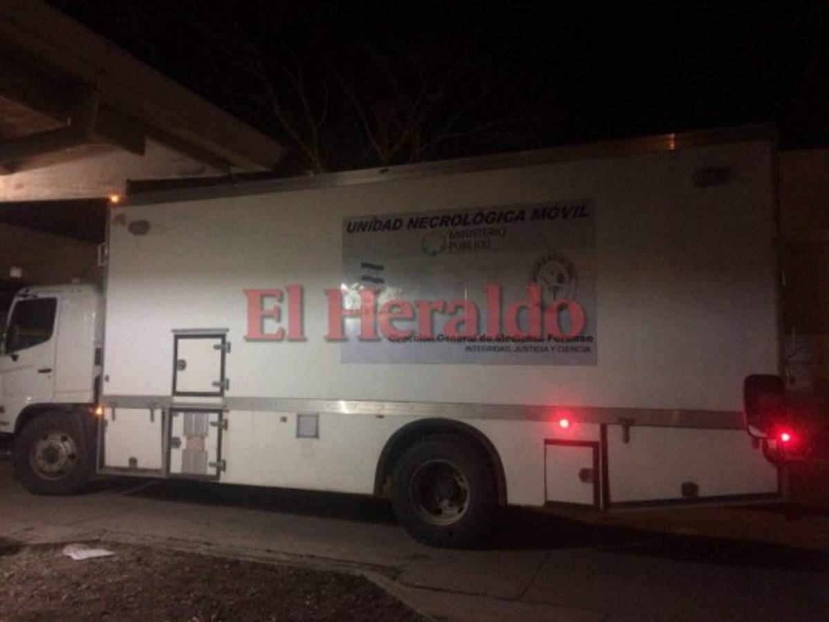 Morgues móviles realizan autopsias a víctimas de masacre en Juticalpa; exámenes forenses durarán ocho horas continuas