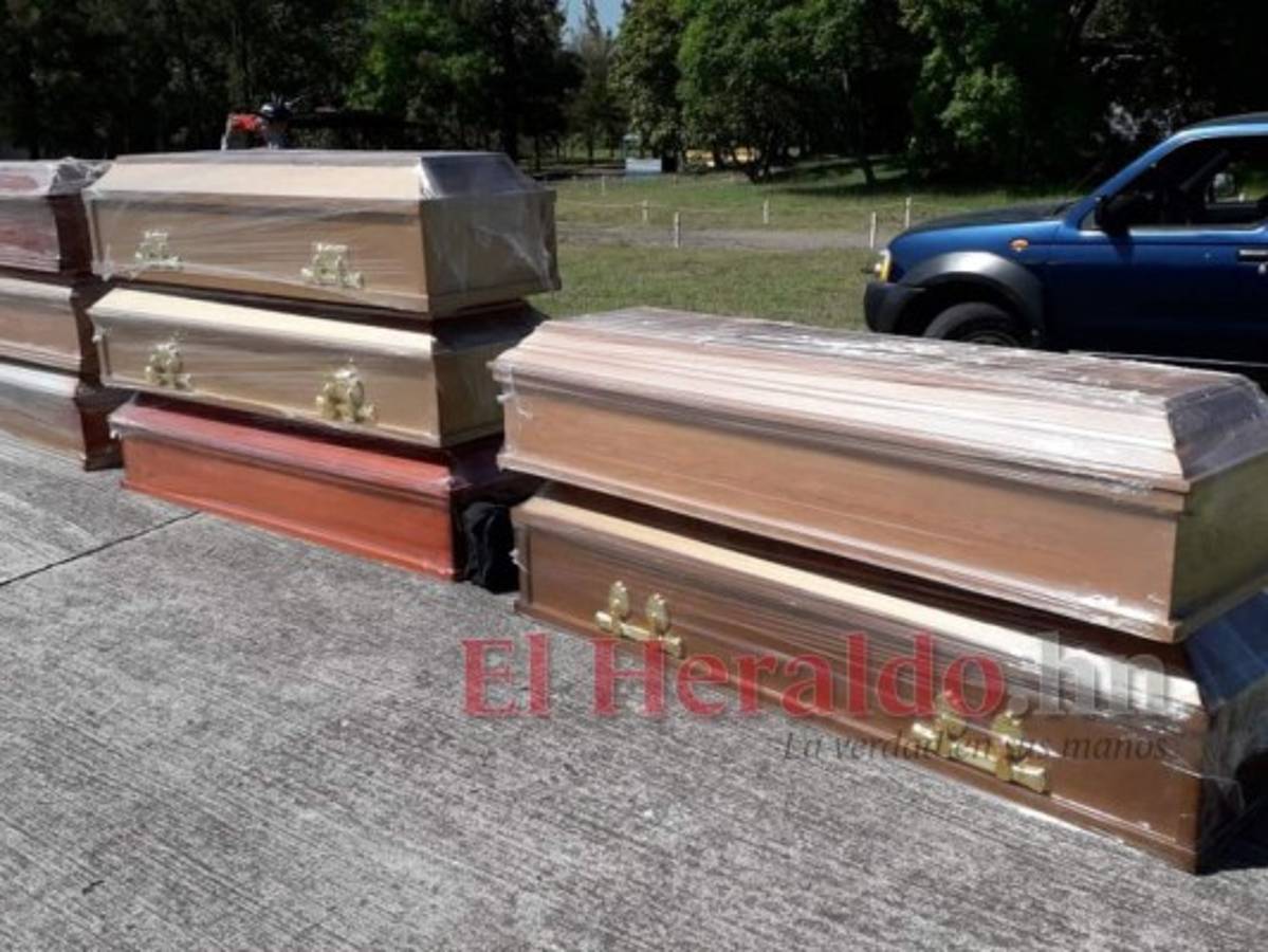 Familiares esperan cuerpos de pescadores que murieron en naufragio en La Mosquitia