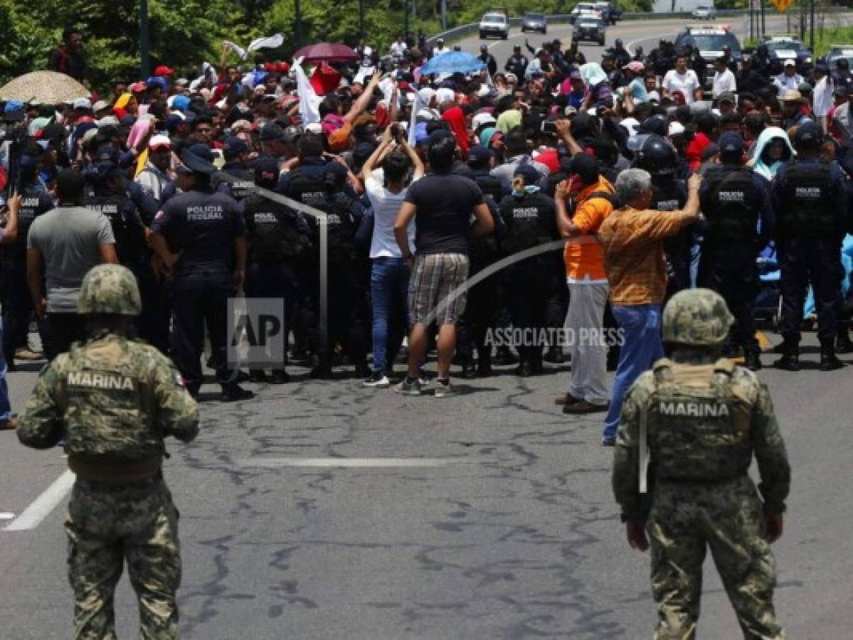 México reduce a la mitad flujo migratorio a EEUU tras amenaza de Trump