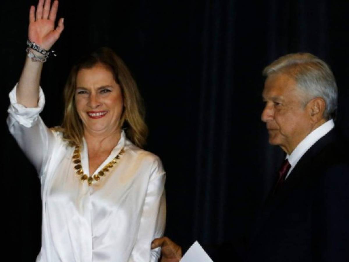 Esposa de Manuel López Obrador gana más que el mismo presidente de México